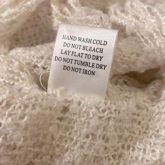 Francesca’s Must-Have Woven Fringed Wrap 50”x52”NWT - Picture 6 of 7